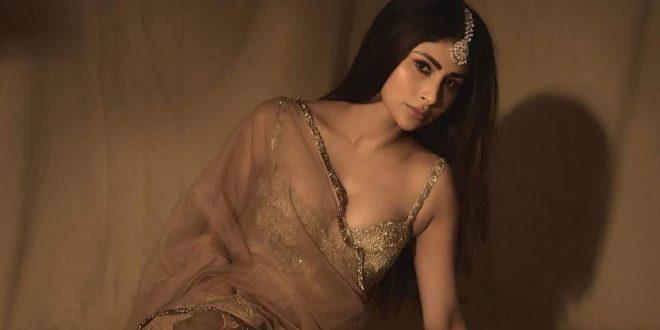 mouni-roy-1-1743081154-e1743137682338-660x330 (3)