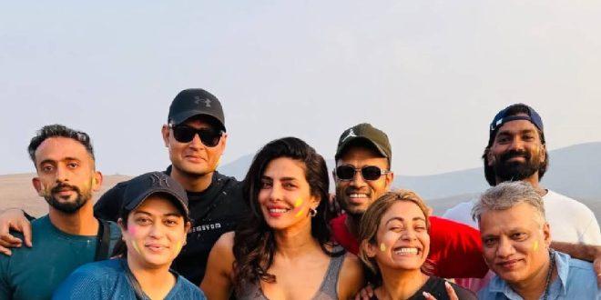 priyanka-chopra-9-1742009024-e1742015975630-660x330 (2)