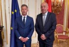 Magyar calls for fast handover of power in talks with Hungary's president