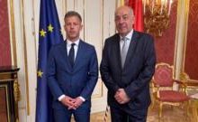 Magyar calls for fast handover of power in talks with Hungary's president